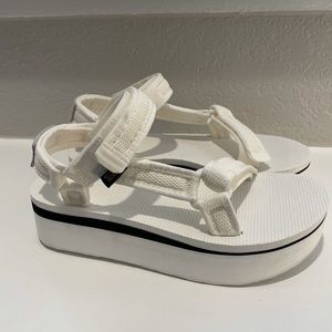 TEVA Women’s White Platform Sandal Size 7